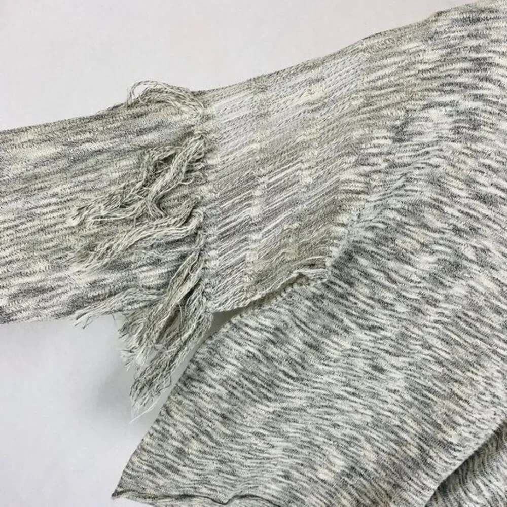 WILDFOX Sweater Sz M Gray V-neck Cropped Fringed Sleeve Knit Long Sleeve Summer